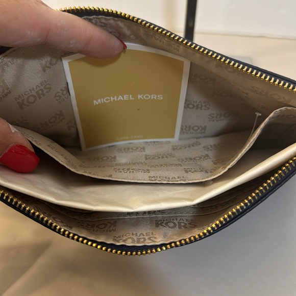 Michael Kors Navy leather wristlet in excellent condition NWT - Picture 5 of 9